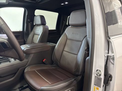 Used 2025 GMC Sierra 3500 Denali w/ Technology Package AWD/4WD image 10