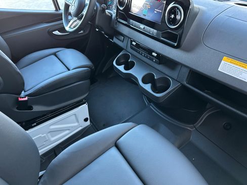 New 2024 Mercedes-Benz eSprinter 170 Cargo image 18