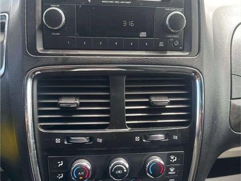 Used 2013 Dodge Grand Caravan SE FWD image 21