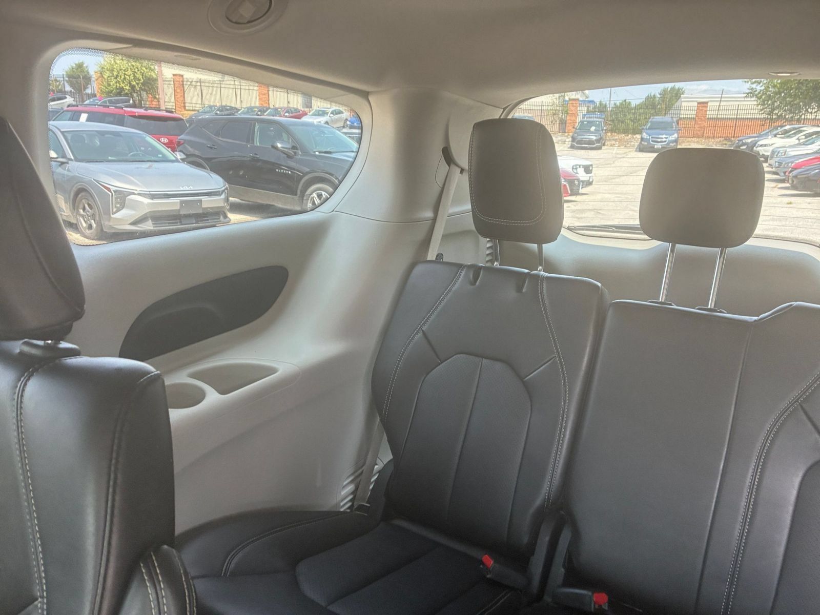 Used 2024 Chrysler Pacifica Touring-L FWD image 34