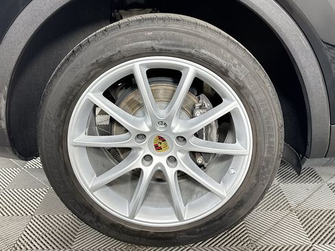 Used 2023 Porsche Cayenne AWD/4WD image 30