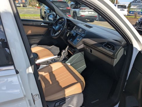 Used 2023 Volkswagen Tiguan SE image 29