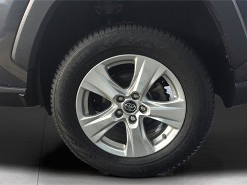 Used 2019 Toyota RAV4 LE image 19