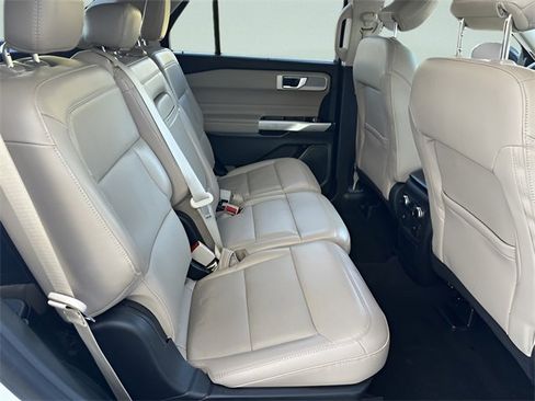 Used 2023 Ford Explorer Limited image 17