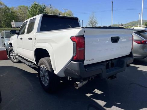 Used 2025 Toyota Tacoma SR AWD/4WD image 2