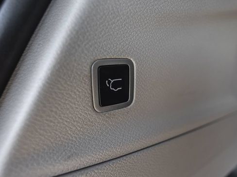 Used 2024 Chrysler Pacifica Limited FWD image 34