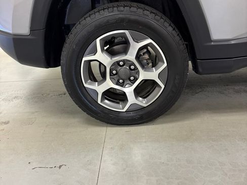 Used 2022 Jeep Compass Trailhawk w/ Trailhawk Convenience Group AWD/4WD image 30