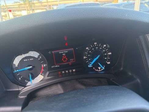 Used 2017 Ford Expedition XLT image 4