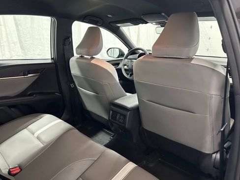 Used 2025 Toyota Camry SE image 55