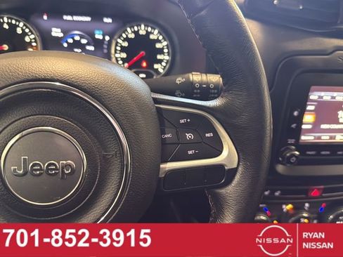 Used 2016 Jeep Renegade Trailhawk w/ Premium Trailhawk Package image 28