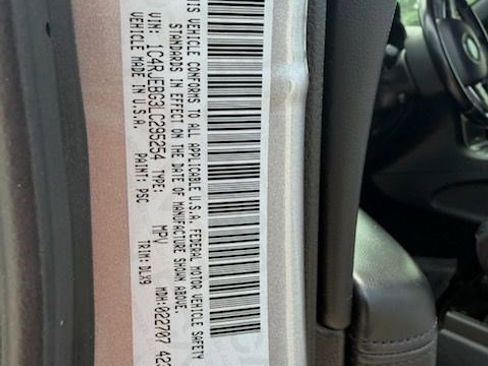 Used 2020 Jeep Grand Cherokee Limited w/ Luxury Group II image 9