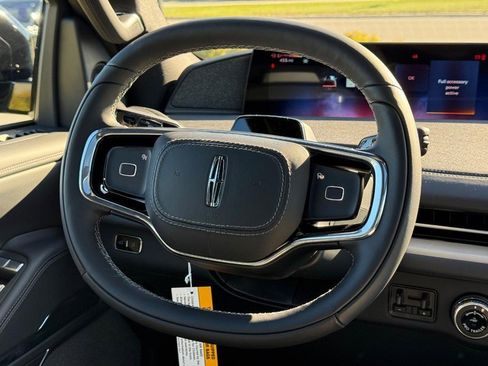 New 2025 Lincoln Navigator L Reserve w/ Jet Appearance Package AWD/4WD image 9