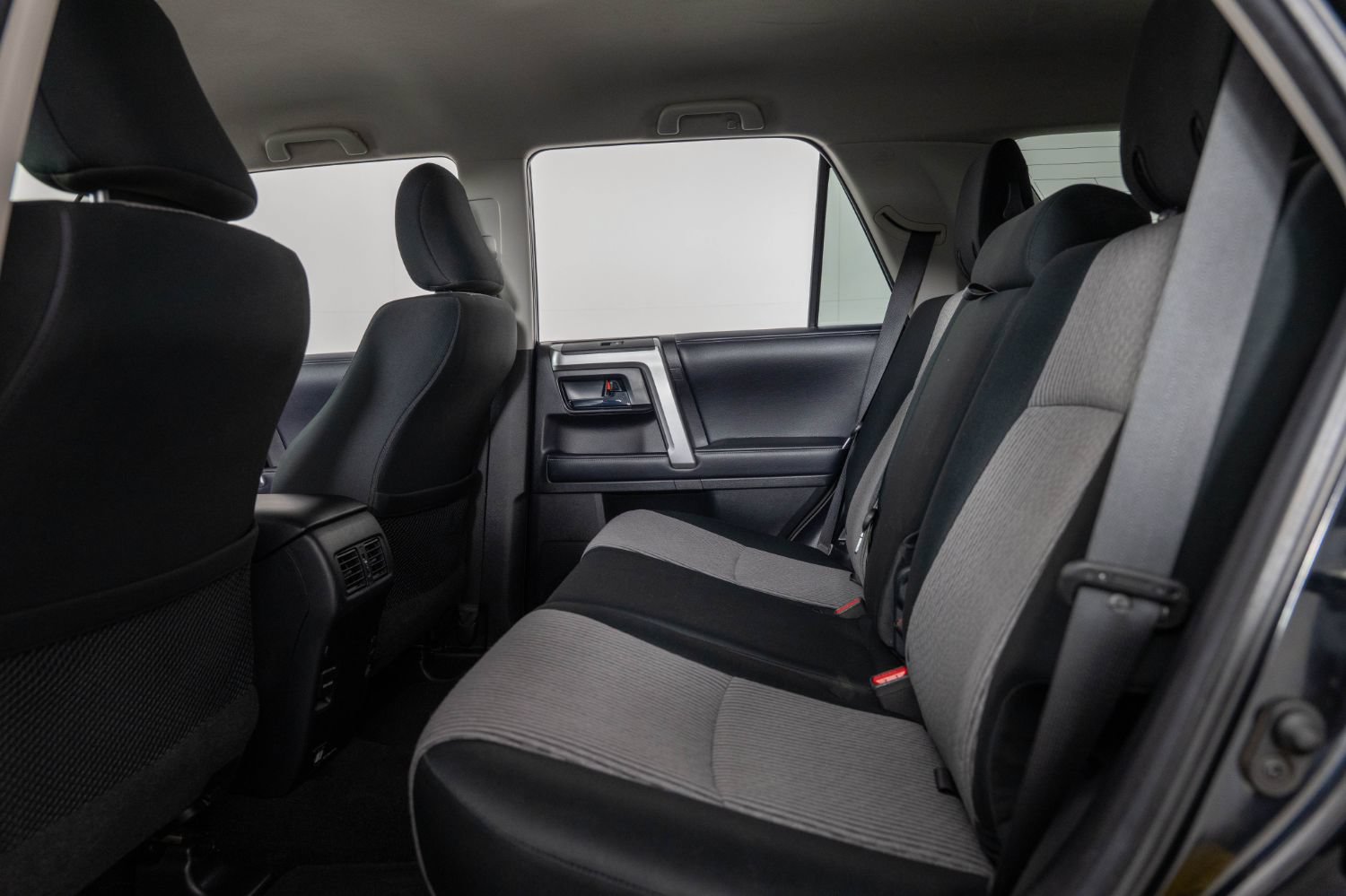 Used 2019 Toyota 4Runner SR5 AWD/4WD image 18