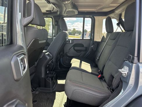 Used 2024 Jeep Wrangler Rubicon image 30