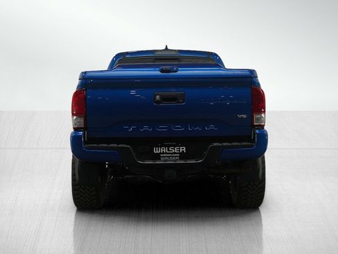 Used 2016 Toyota Tacoma TRD Sport image 4