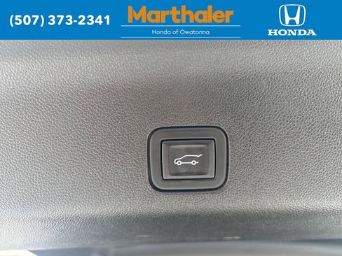 Used 2025 GMC Yukon XL Denali image 17