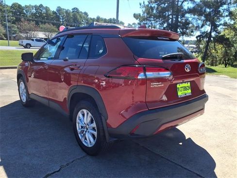 Used 2024 Toyota Corolla Cross LE image 4