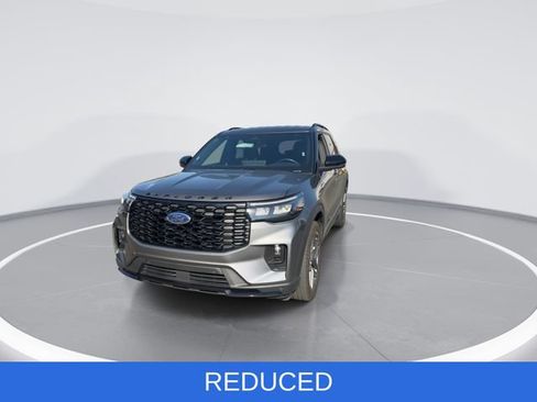 Used 2025 Ford Explorer ST-Line w/ ST-Line Street Pack AWD/4WD image 3