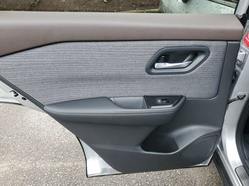 Certified 2023 Nissan Rogue SV FWD image 8