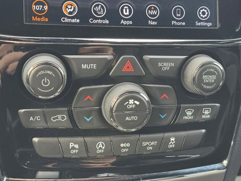 Used 2020 Jeep Grand Cherokee Altitude image 20