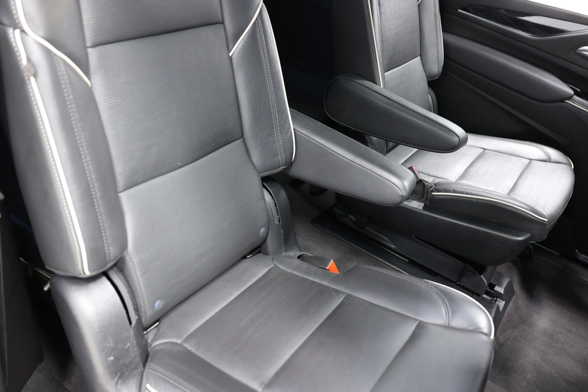 Used 2023 Cadillac Escalade ESV Sport w/ LPO, ONYX Package AWD/4WD image 97