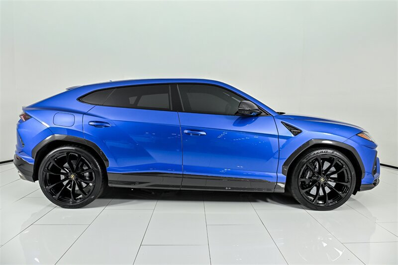 Used 2022 Lamborghini Urus AWD/4WD image 23