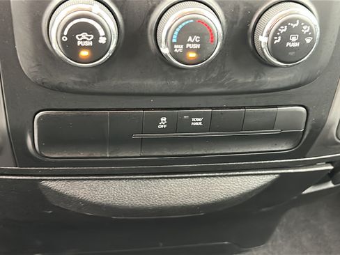 Used 2024 RAM 1500 Classic SLT AWD/4WD image 19