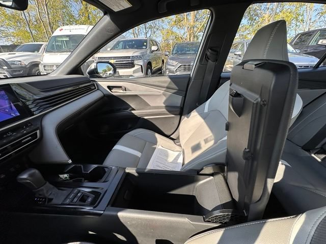 Used 2025 Toyota Camry SE w/ Convenience Package FWD image 25