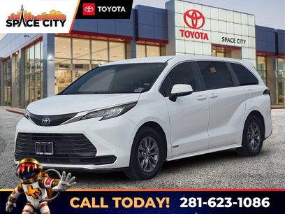 Used 2021 Toyota Sienna LE