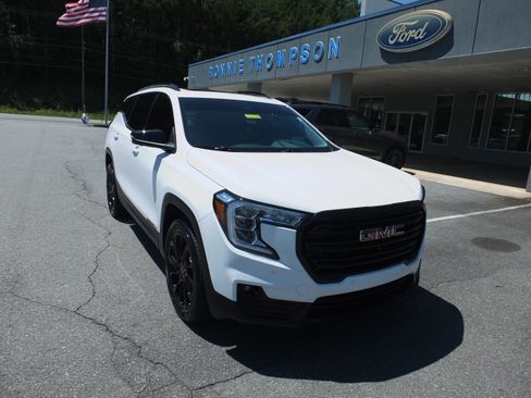 Used 2024 GMC Terrain SLT w/ Tech Package AWD/4WD image 1