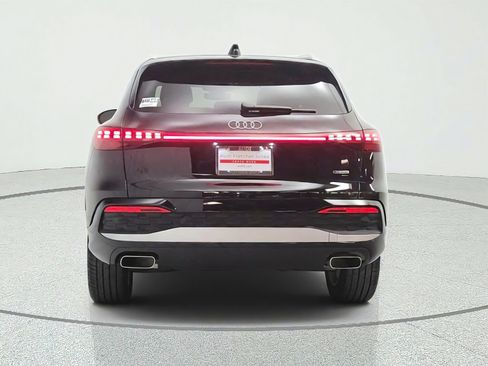 Used 2025 Audi Q5 Premium Plus w/ Premium Plus AWD/4WD image 6