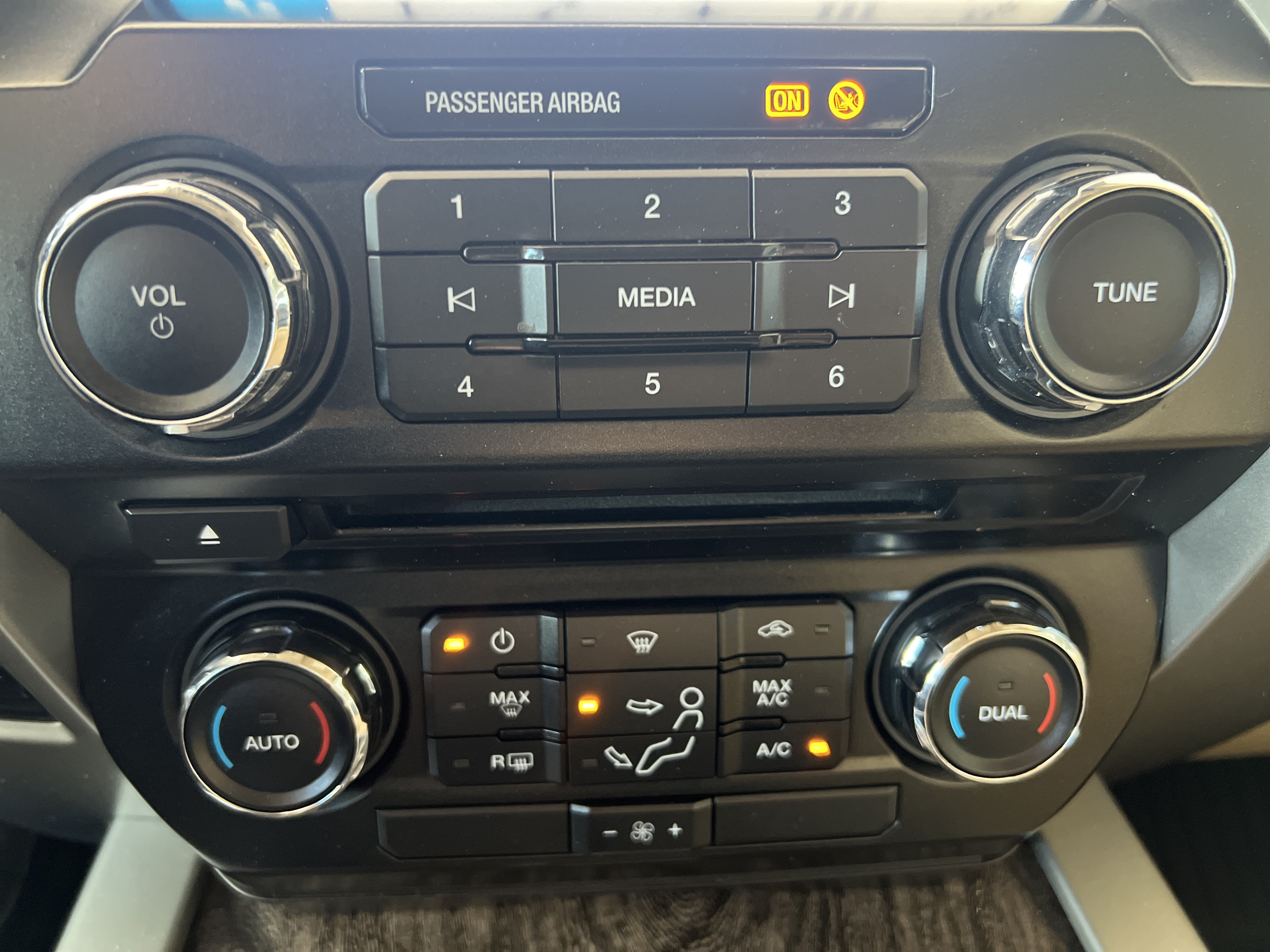 Used 2017 Ford F250 Lariat w/ Chrome Package AWD/4WD image 19