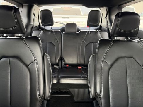 Used 2024 Chrysler Pacifica Touring-L w/ S Appearance Package image 22