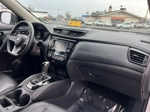 Used 2019 Nissan Rogue SL w/ Premium Package AWD/4WD image 17
