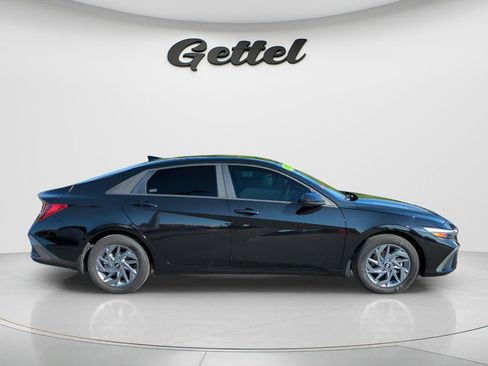 Certified 2024 Hyundai Elantra SEL FWD image 3