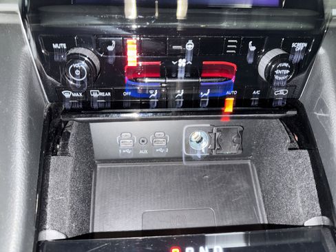 Used 2021 Jeep Grand Cherokee L Altitude image 23