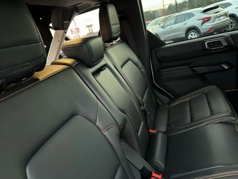 Used 2024 Ford Bronco Badlands AWD/4WD image 9