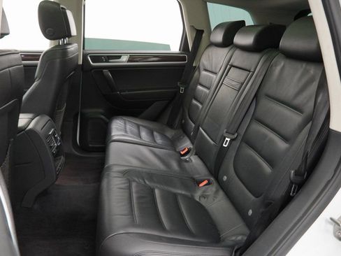 Used 2016 Volkswagen Touareg VR6 image 19