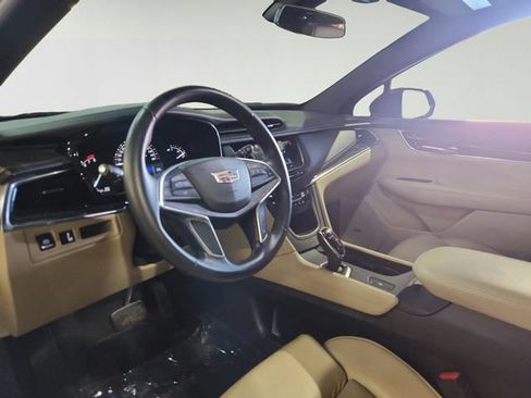 Used 2017 Cadillac XT5 FWD image 7