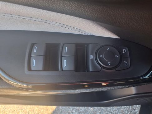 Used 2025 Chevrolet Trax LT image 8