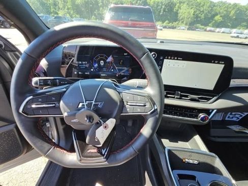 Used 2025 Chevrolet Equinox RS w/ Safety and Technology Package AWD/4WD image 7