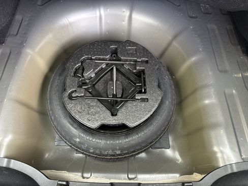 Used 2022 Hyundai Elantra Limited w/ Preferred Accessory Package image 40