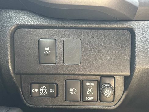Used 2022 Toyota Tacoma TRD Sport w/ TRD Premium Sport Package AWD/4WD image 26