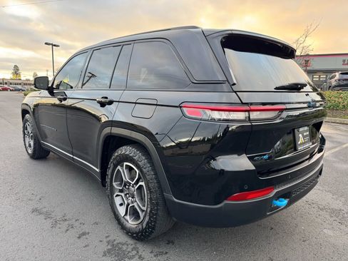 Used 2022 Jeep Grand Cherokee Trailhawk image 9