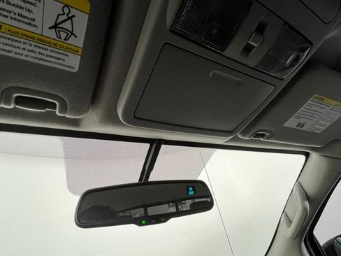 Used 2020 Nissan Frontier SV image 14