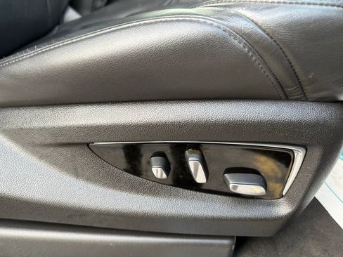 Used 2019 Cadillac Escalade Premium Luxury w/ Escalade Sport Edition image 29