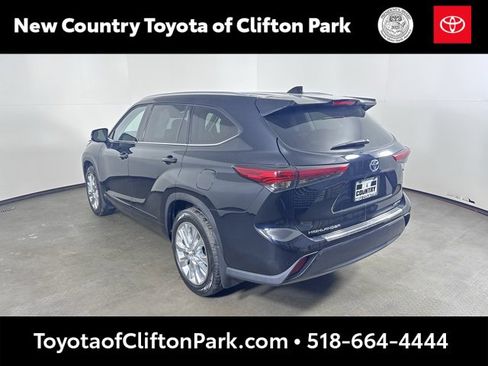 Used 2023 Toyota Highlander Limited image 5