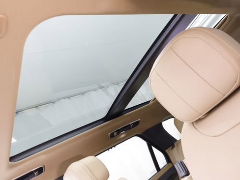 Used 2024 Land Rover Range Rover Sport SE image 13