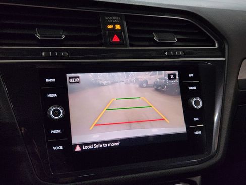 Used 2022 Volkswagen Tiguan SE FWD image 37