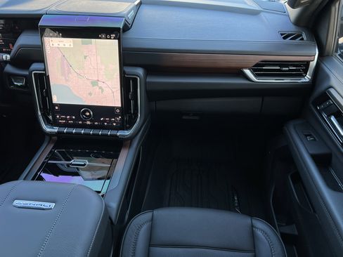 Used 2025 GMC Yukon XL Denali image 38